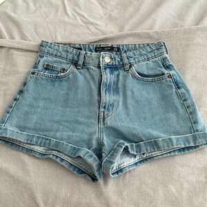 Jeans brand bershka size 04